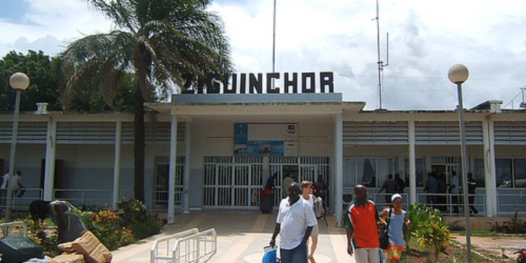 Photos-L’aéroport de Ziguinchor fermé jusqu’à nouvel ordre a cause  »d’imperfections dangereuses »