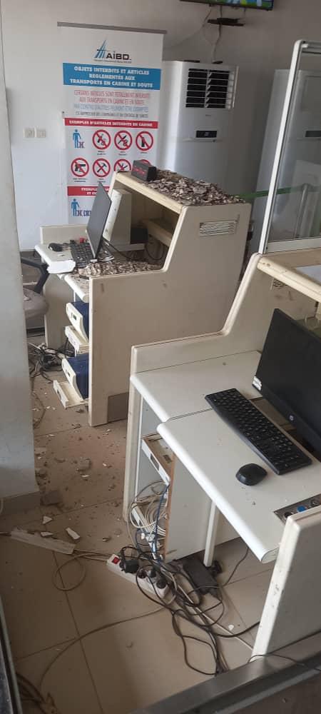 Photos-L’aéroport de Ziguinchor fermé jusqu’à nouvel ordre a cause  »d’imperfections dangereuses »