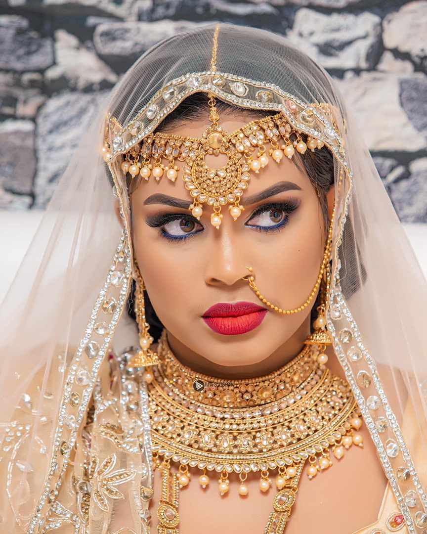 Pour son mariage, la désormais épouse du "Lion", Pape Abdou Cissé, se déguise en Maharani* (IMAGES EXCLUSIVES)