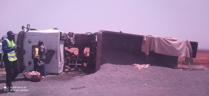 ACCIDENT SUR L’AUTOROUTE - Un camion, un bus et un véhicule particulier dans un carambolage.