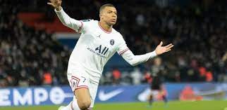 KYLIAN MBAPPÉ SIGNE UN TRIPLÉ LORS DE LA VICTOIRE DU PSG FACE À METZ (5-0) POUR CÉLÉBRER SA PROLONGATION DE CONTRAT