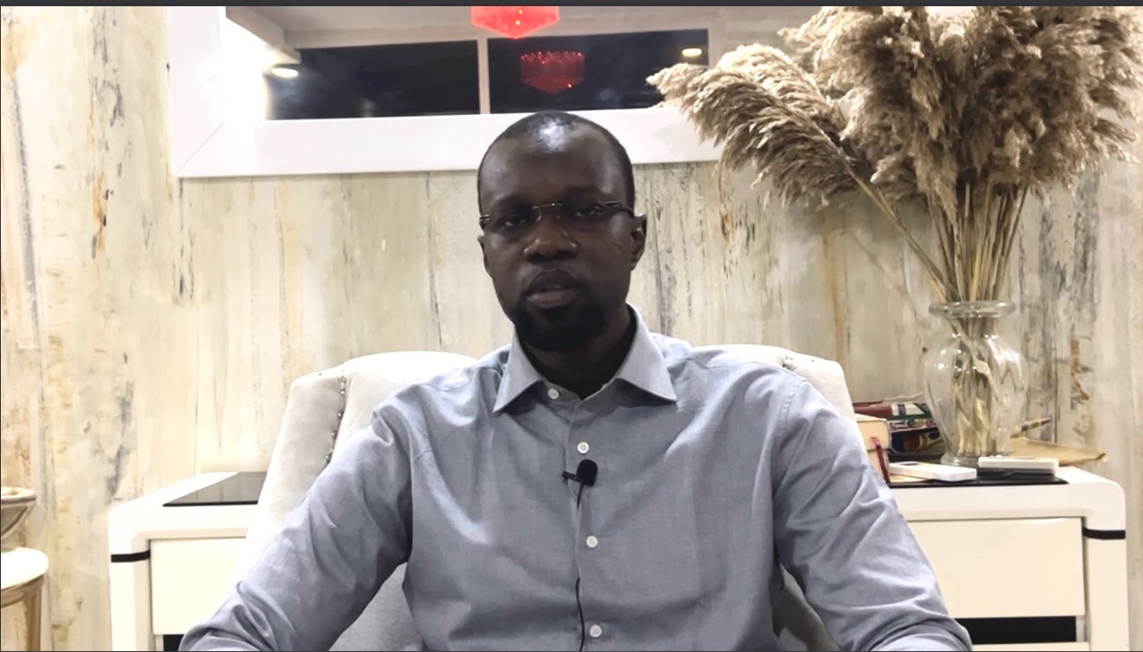 Ousmane Sonko depuis son domicile, accuse Macky et avertit : « Vous êtes l’unique responsable de ce qui se passe. Si vous ne libérez pas ces détenus politiques,… »