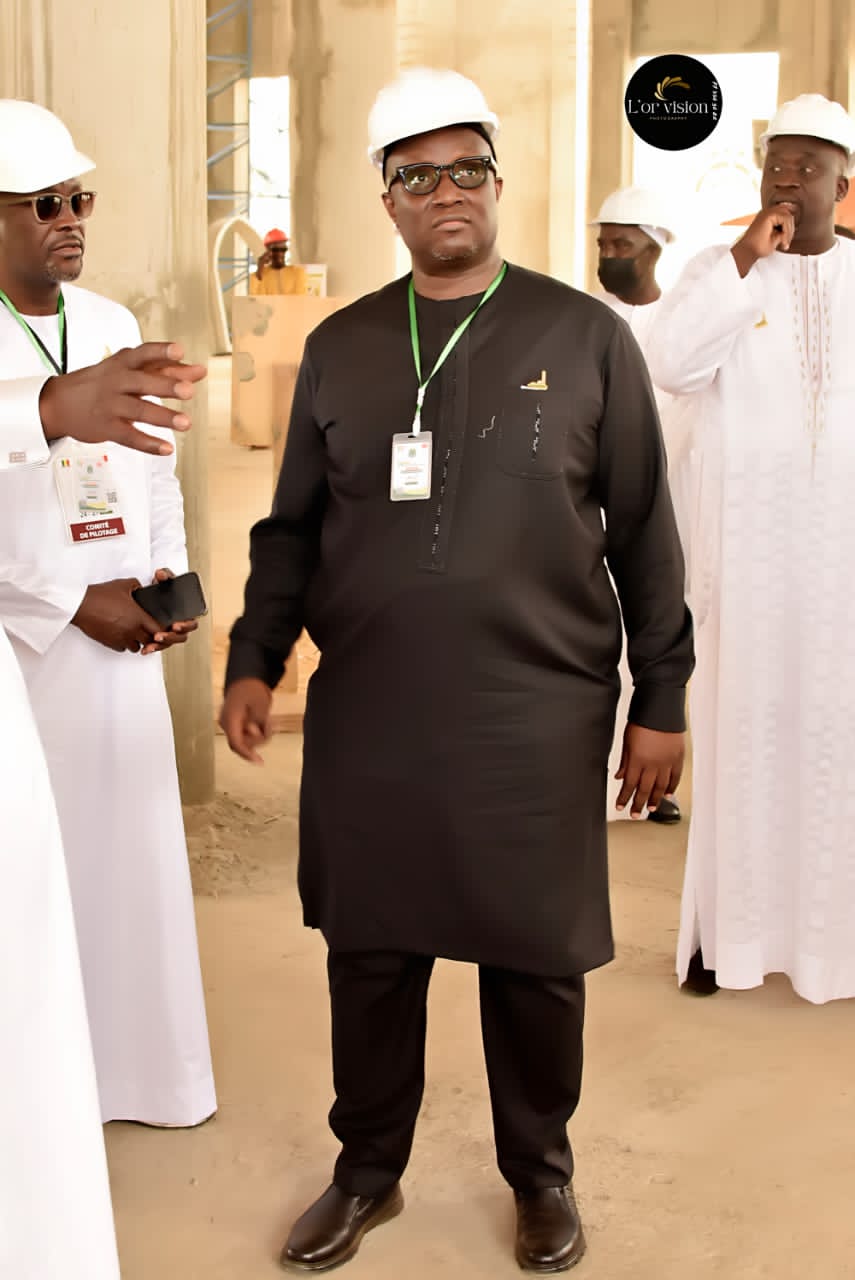 (Image) :Le directeur général de la SN HLM, Coordonnateur de la coalition benno bokk yakaar et de Tivaouane et de l'APR, Président de TBF (Tivaouane Ba Faaw) Mamadou Diagne SY MBENGUE avec Monsieur le Président de la République Macky SALL à Tivaouane