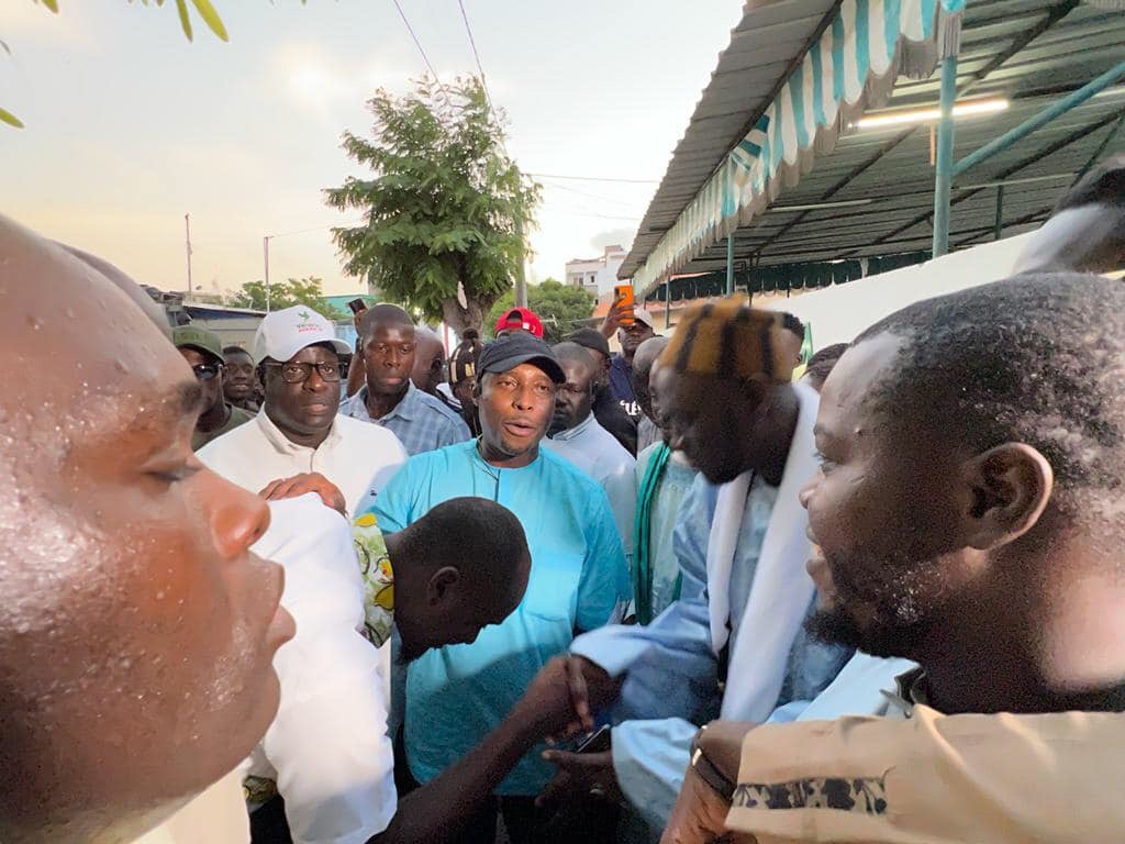 Yewwi Askan Wi - Wallu Sénégal aux HLM et à Biscuiterie : Barthelemy très content de la mobilisation