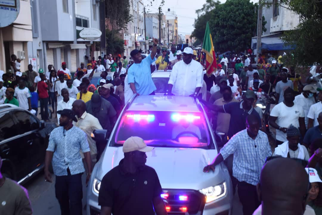 Yewwi Askan Wi - Wallu Sénégal aux HLM et à Biscuiterie : Barthelemy très content de la mobilisation