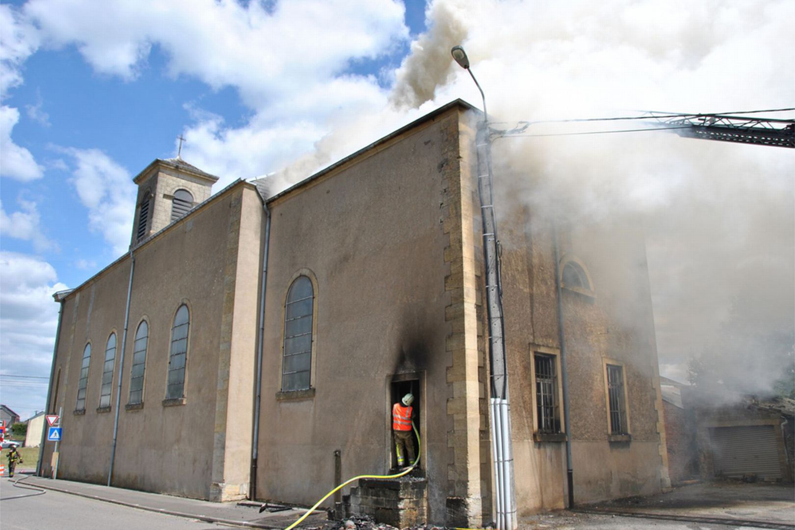 Un incendie accidentel dans une église du Caire fait 41 morts