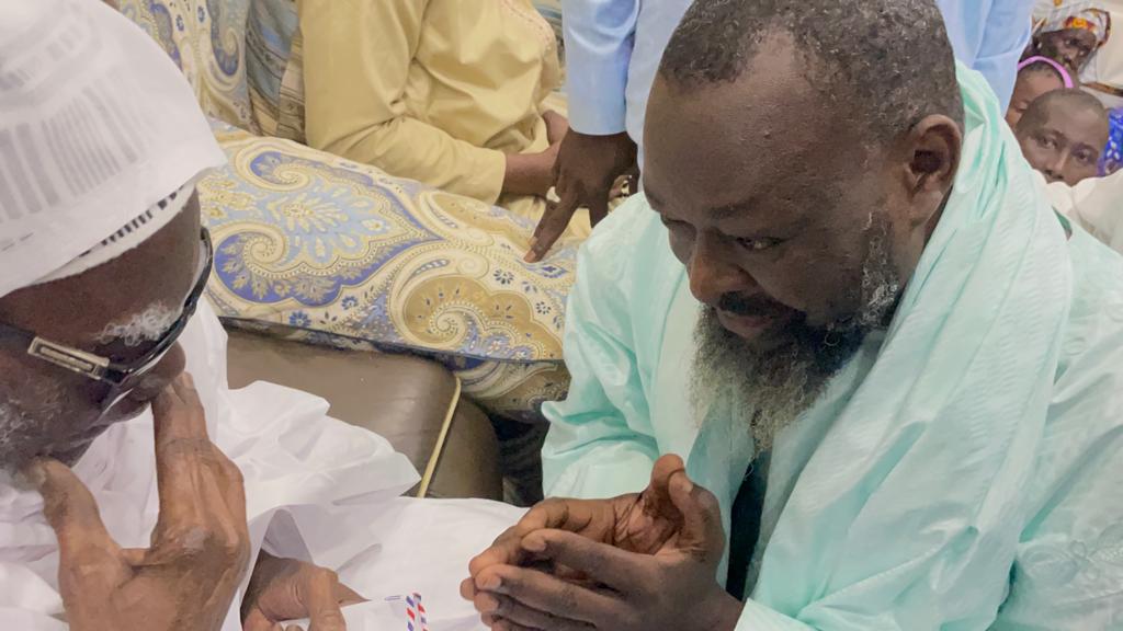 URGENT- Présenté comme le "marabout" de Sonko, Serigne Abdou Mbacké reçu hier par le khalif Serigne Mountakha Bachir