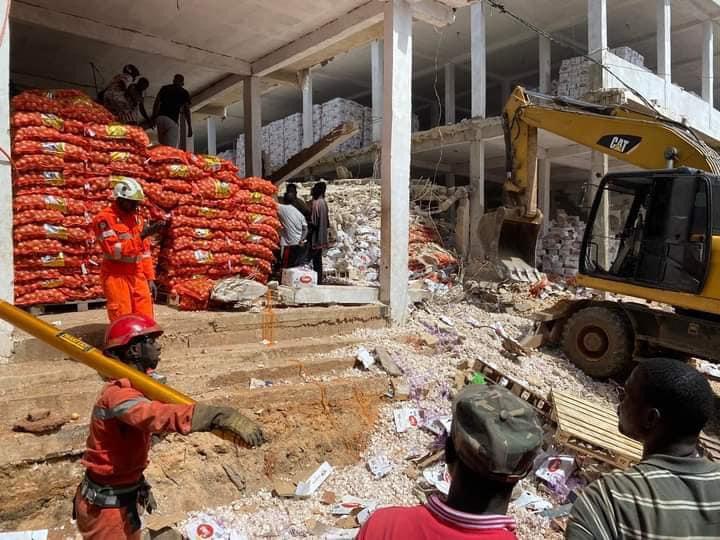 Effondrement d'une dalle au "marché Gueule Tapée"-  Cinq personnes  dégagées des décombres dont un...mort