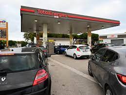 Pénuries de carburant en France : le gouvernement fait pression pour résoudre la crise