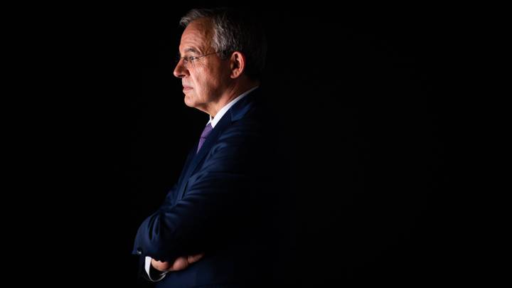 Enquête à Paris sur des liens entre deux responsables politiques français et la Russie
