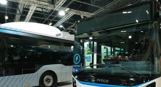 Espagne : au moins deux morts après la chute d'un bus dans une rivière