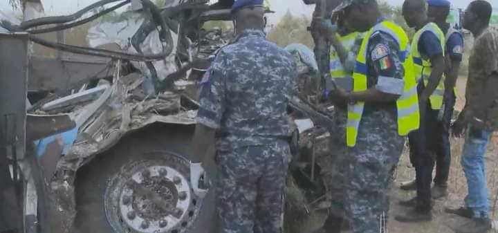 Collision mortelle à Kaffrine- Voici les images de quelques victimes décédées et leurs accessoires (téléphones portables)...