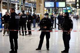 Six blessés dans une attaque à l'arme blanche à la gare du Nord à Paris