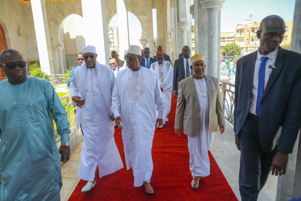 En visite au Sénégal : Azali Assoumani, le Président Comorien et le Chef de l’état Macky Sall ont prié à la Grande Mosquée Massalikoul Djinane