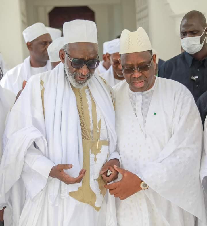 Le Chef de l’Etat Macky SALL a effectué la prière du vendredi à la  Grande Mosquée Thierno Mouhamadou Thierno Seydou BA de Bopp.