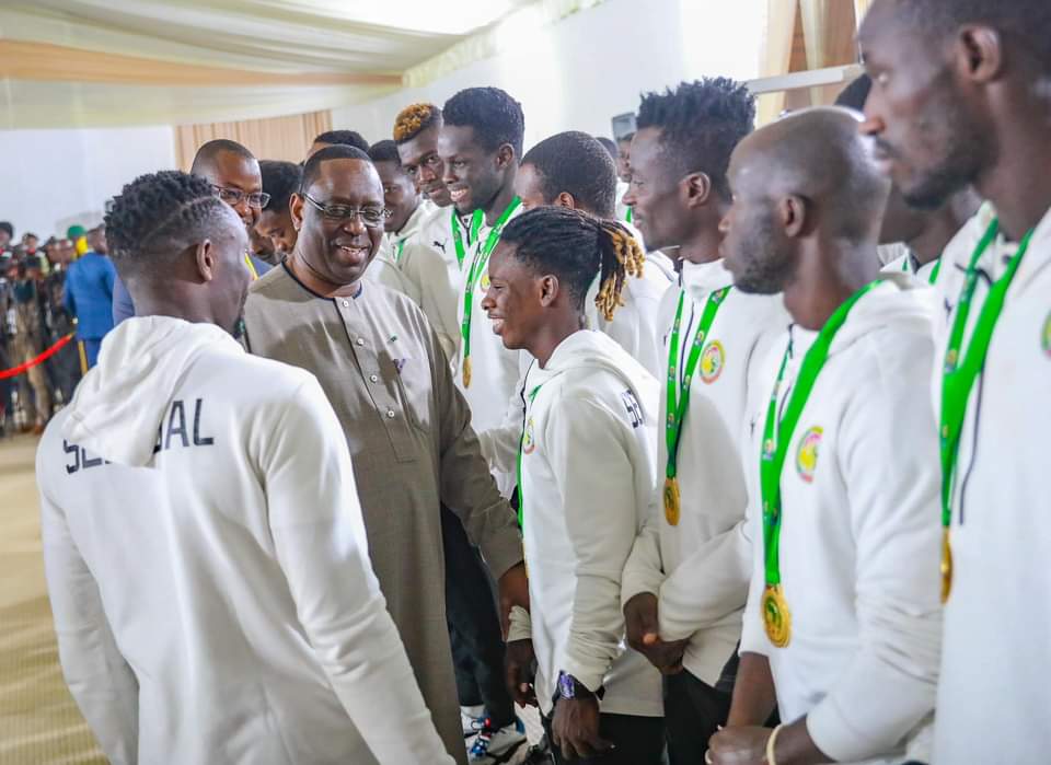Le Sénégal vainqueur du Chan : Macky Sall offre une prime spéciale de 10 millions F Cfa et un terrain à chaque Lion local