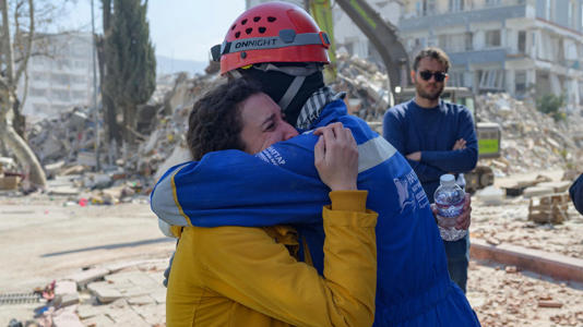 300 heures sous les décombres : grâce à la pluie, ils ont survécu au séisme en Turquie