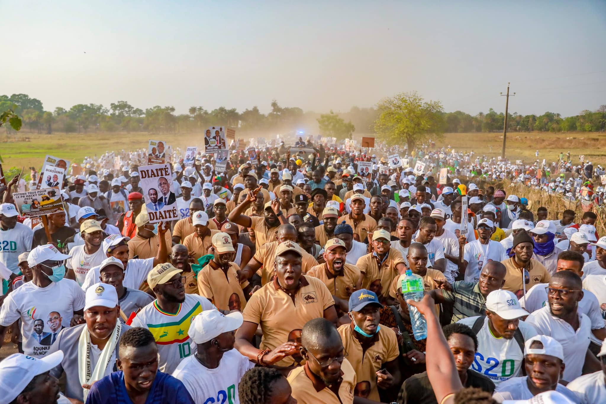 SEDHIOU- Bel accueil au Président Macky Sall  (IMAGES)