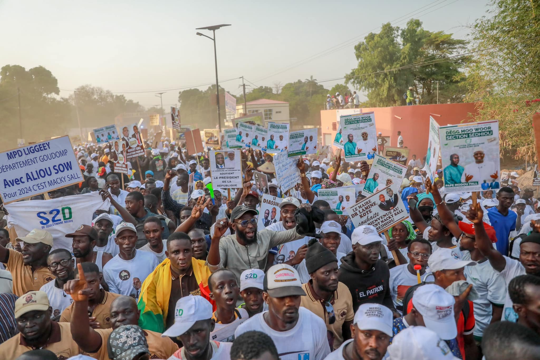 SEDHIOU- Bel accueil au Président Macky Sall  (IMAGES)