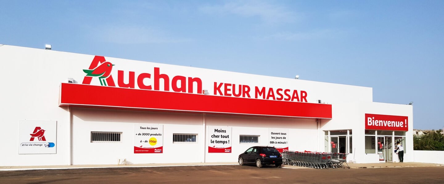 Cible de pilleurs,  le distributeur Auchan sis à Keur Massar sauvé par l'impressionnant dispositif de la gendarmerie