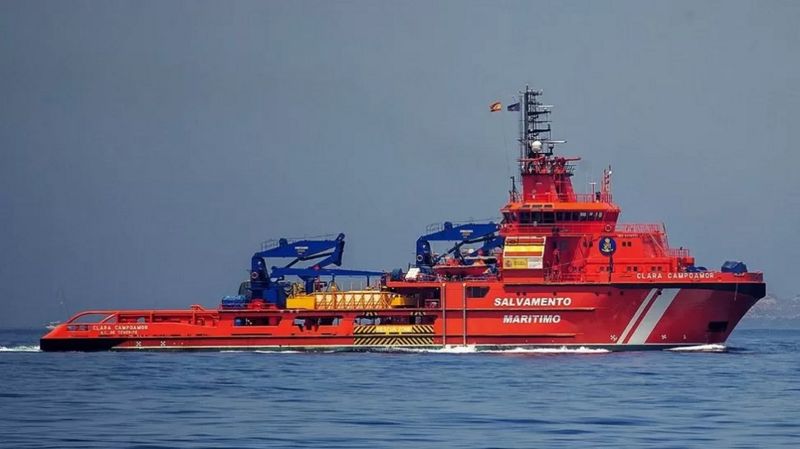 La barque qui transportait environ 200 migrants a été repérée lundi au large des Canaries