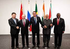 L'élargissement des Brics, un premier pas vers la dédollarisation?