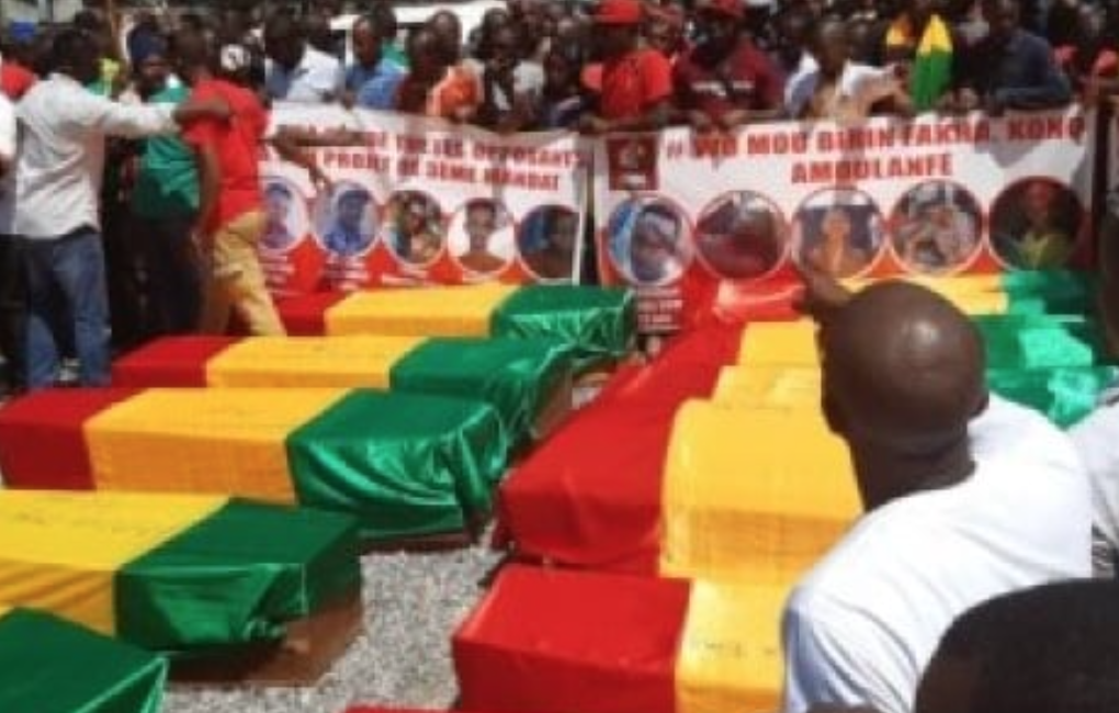 Guinée: 12 blessés lors des funérailles de deux jeunes manifestants