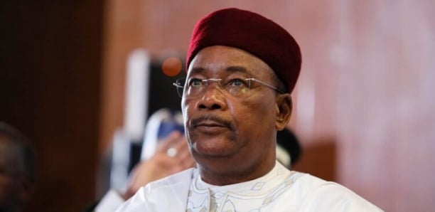 Niger: pour l'ex-président Issoufou, une intervention militaire serait une "faute"