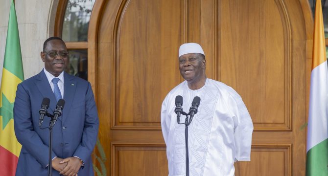 OUATTARA ET MACKY SALL SE PENCHENT SUR LA SITUATION AU SÉNÉGAL ET DANS LA SOUS-RÉGION