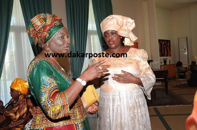 Arret sur image! Que peuvent bien se dire Marième et Mimi? Arret sur image! Que peuvent bien se dire Marième et Mimi?