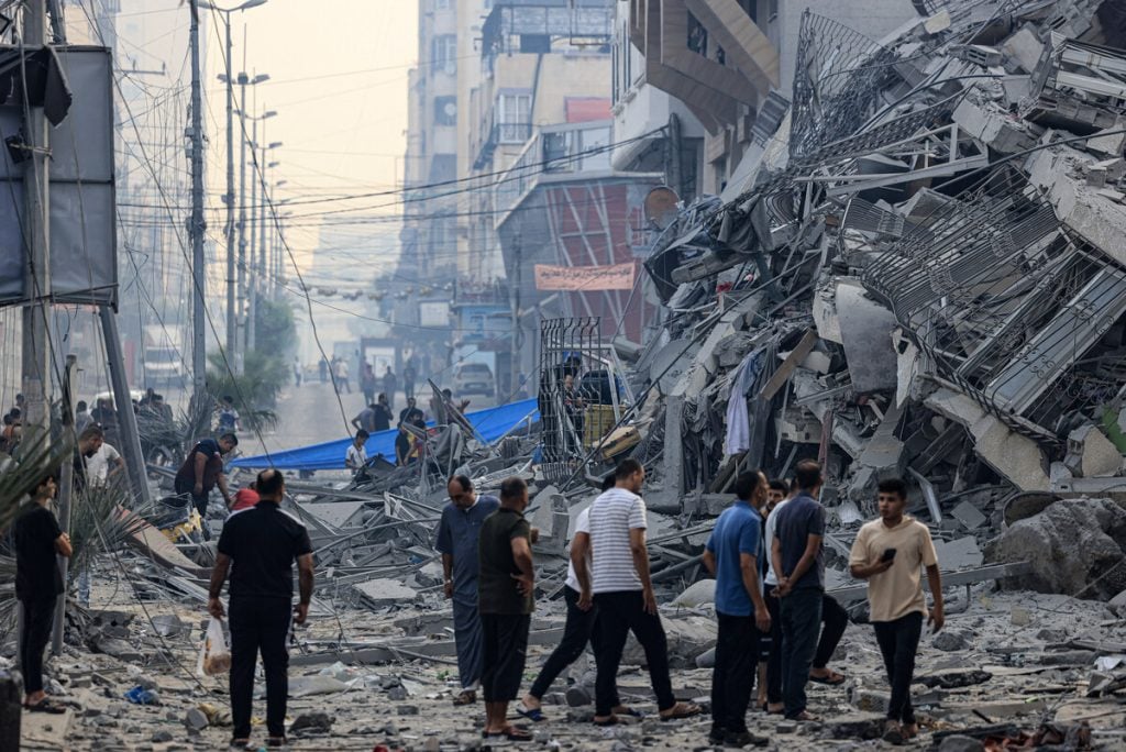 Gaza : plus de 30 bébés de l'hôpital al-Chifa évacués, Israël poursuit ses opérations
