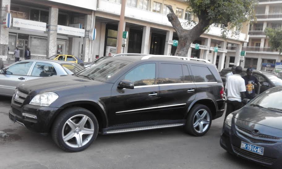​A quelques jours de l'inauguration de sa banque: Allou Sall se "tape" des véhicules  Mercedes