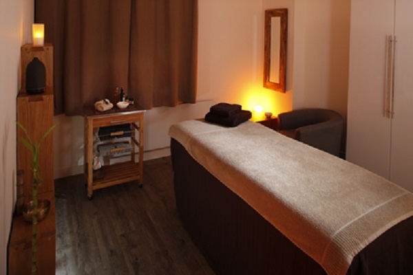 Porte ouverte sur des salons fermés :Dans les douceurs du massages