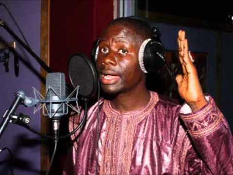 ​Le chanteur Alassane Mbaye acclamé pour sa fidélité à Aida Ndiongue
