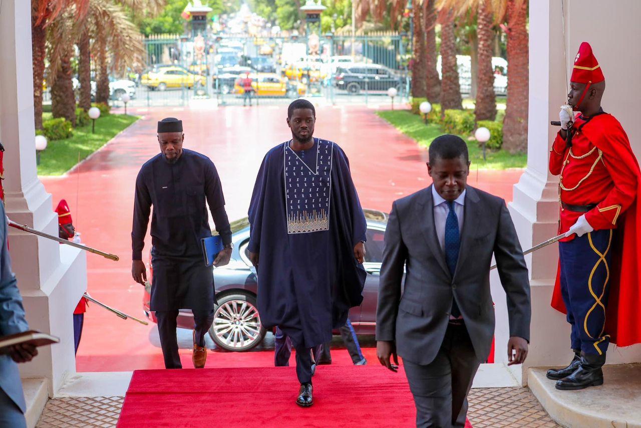 Macky Sall a reçu son successeur Bassirou Diomaye Faye et...Ousmane Sonko (IMAGES)