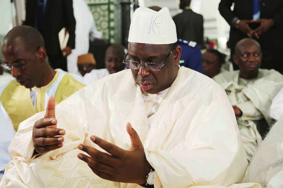 Macky Sall sacrifie au rituel de la prière du vendredi à la Grande Mosquée Omarienne