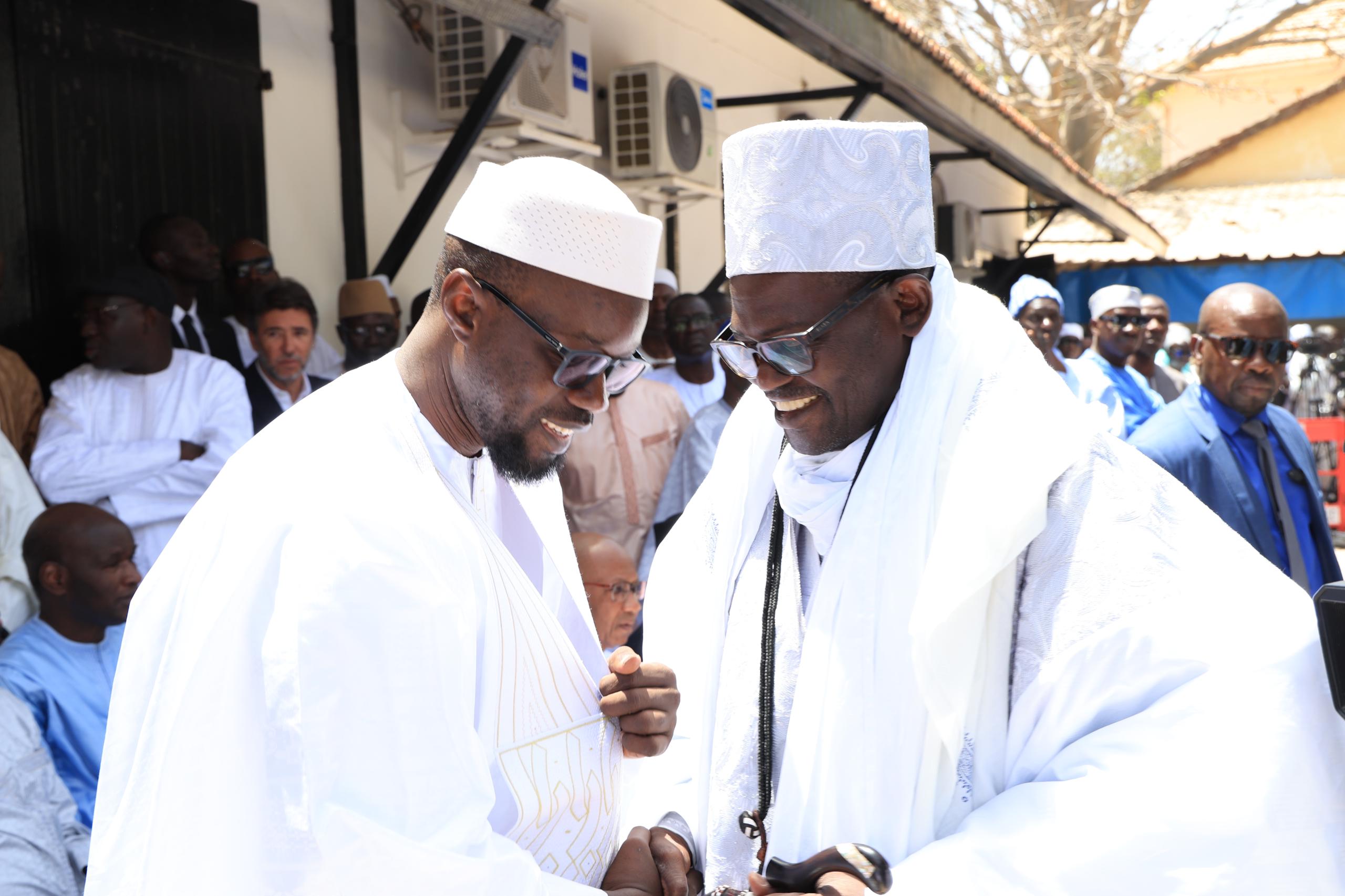 L' ex premier ministre Mohamed Dione reçoit les éloges de la nation Sénégalaise (IMAGES DE LA LEVÉE DU CORPS)