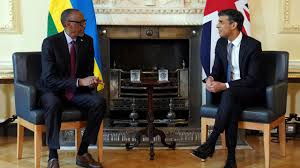 Royaume-Uni: tollé après l’adoption de la loi sur l’expulsion des migrants vers le Rwanda Royaume-Uni: tollé après l’adoption de la loi sur l’expulsion des migrants vers le Rwanda