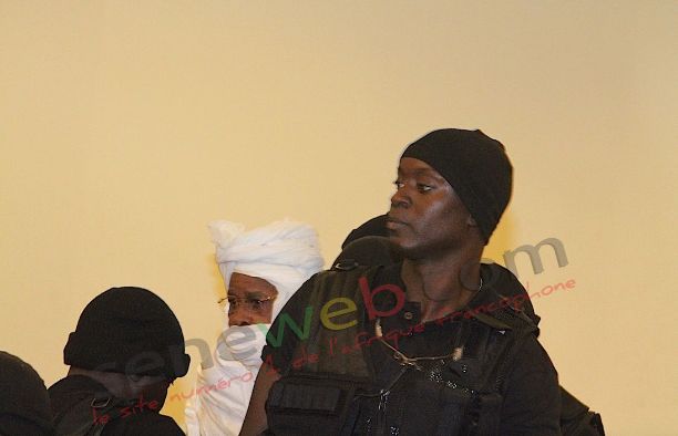Des souteneurs de l'ex Président Tchdien crient à l’injustice, Habré évacué pendant quelques minutes de la salle 4