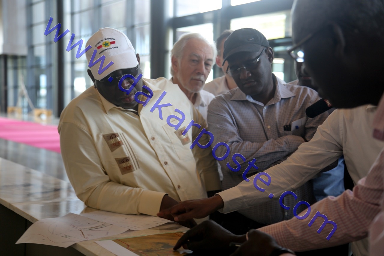 Macky Sall visite les chantiers de Diamniadio