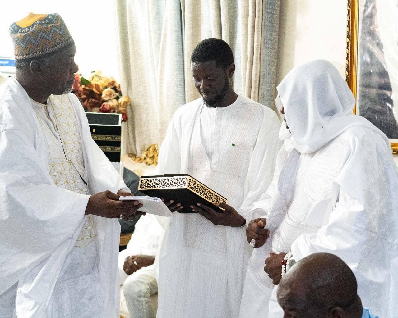 Revivez en images le "ziar" du chef de l'Etat, Bassirou Diomaye Faye, auprès de la communauté layenne ! Revivez en images le "ziar" du chef de l'Etat, Bassirou Diomaye Faye, auprès de la communauté layenne !