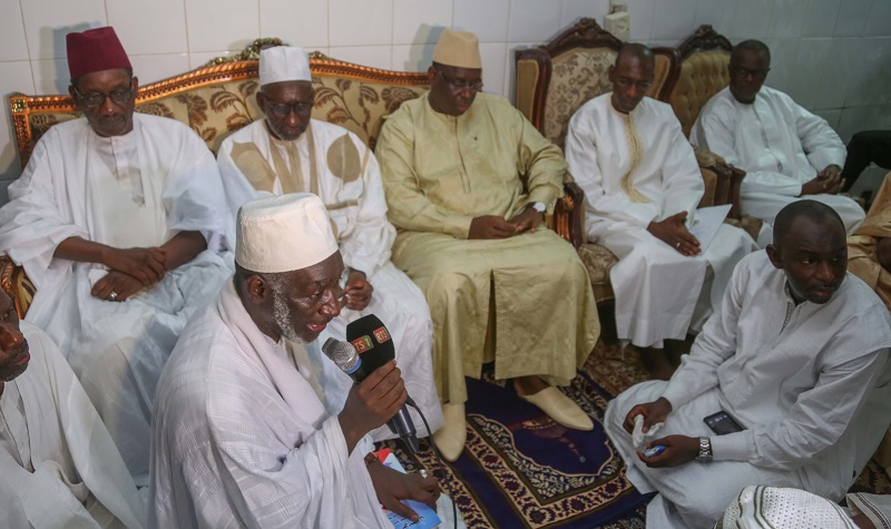 En images, les condoléances de SEM Macky Sall à la famille Tall