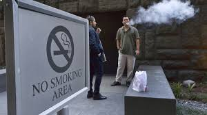 L'UE veut interdire de fumer et de vapoter dans les espaces extérieurs (projet fuité) L'UE veut interdire de fumer et de vapoter dans les espaces extérieurs (projet fuité)