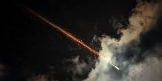 Israël et Iran échangent des menaces après le tir de 200 missiles par Téhéran