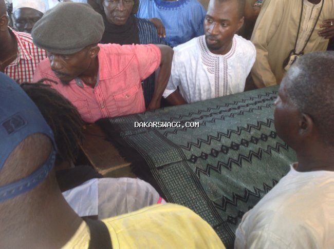 Tristesse et consternation à la levée du corps de Moussa Ngom (image)