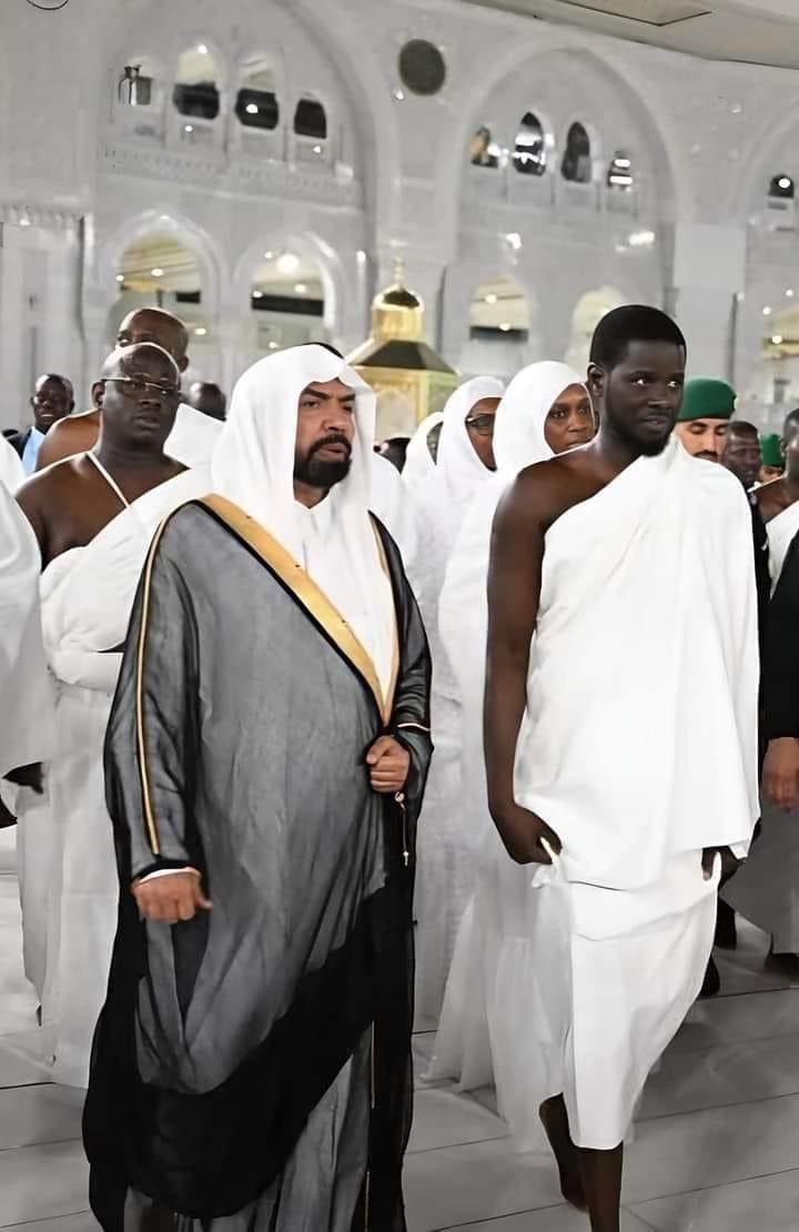 Le Pr  de la République, Bassirou Diomaye Faye,  a accompli le petit pèlerinage, la Omra, à La Mecque Le Pr  de la République, Bassirou Diomaye Faye,  a accompli le petit pèlerinage, la Omra, à La Mecque