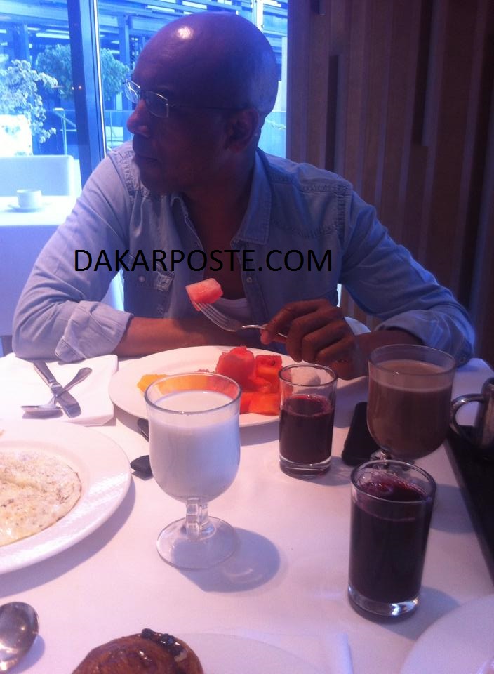 Petit déjeuner du DG de l'Apix et Maire de la commune de aéré Lao Mr Mountaga SY .