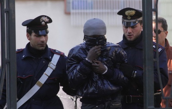 Italie : Trafic de faux billets, un Sénégalais résidant en Espagne épinglé à l’aéroport de Naples avec près de 3 millions FCFA