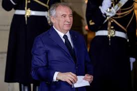 France: François Bayrou consulte les forces politiques pour tenter de composer son futur gouvernement