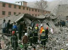 Chine : près de 100 morts dans un violent séisme au Tibet